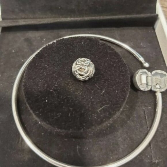 PANDORA STERLING SILVER ESSENCE FRIENDSHIP ICONIC BRACELET GIFT SET B800469-20 - Picture 3 of 8